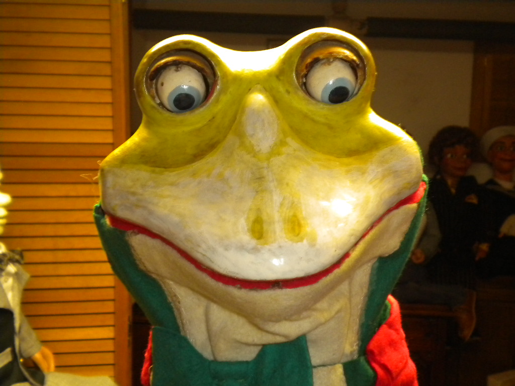 Ventriloquist Central Collection | Cecil Parkee Lolly Frog Ventriloquist Figure