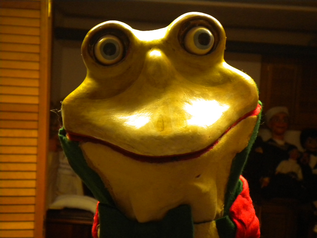 Ventriloquist Central Collection | Cecil Parkee Lolly Frog Ventriloquist Figure