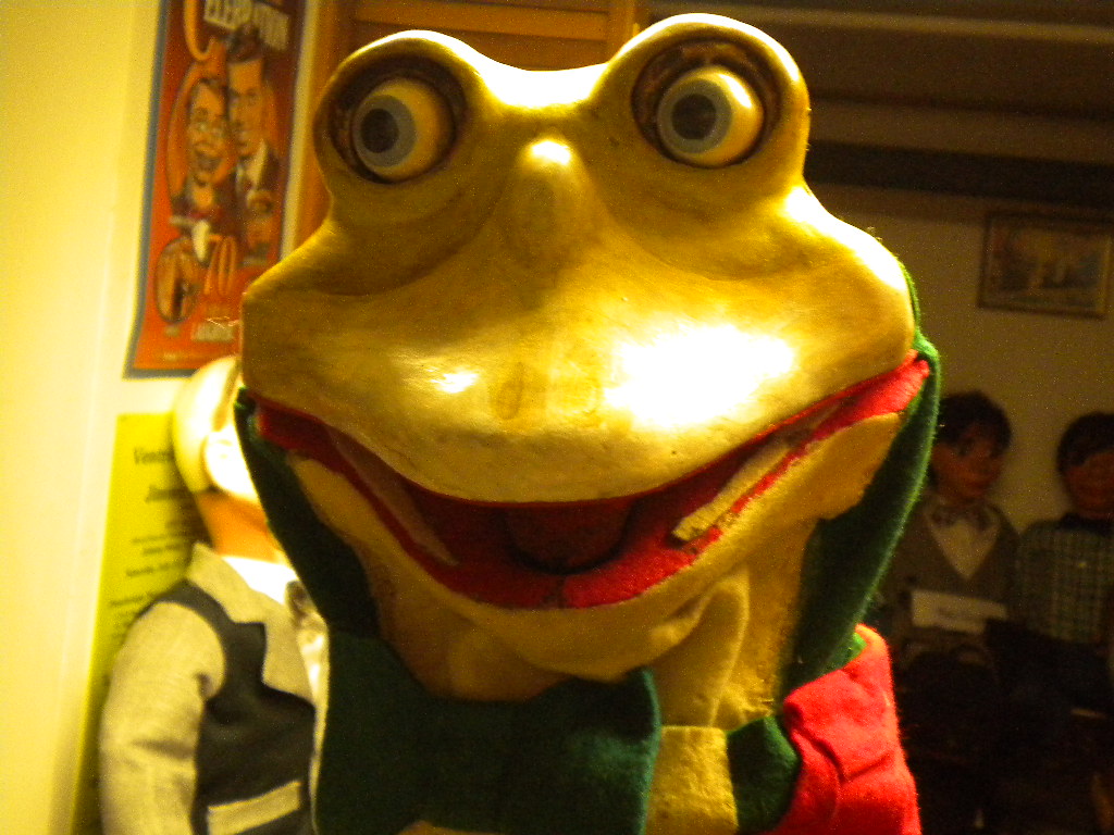 Ventriloquist Central Collection | Cecil Parkee Lolly Frog Ventriloquist Figure